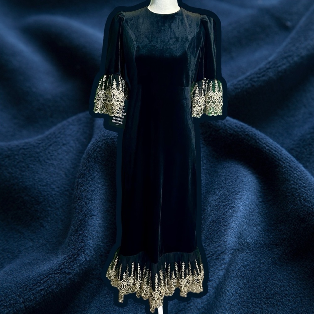 NWT Pomander Place Tuckernuck Black & Gold Lace โLillithโ Midi Dress Size XS